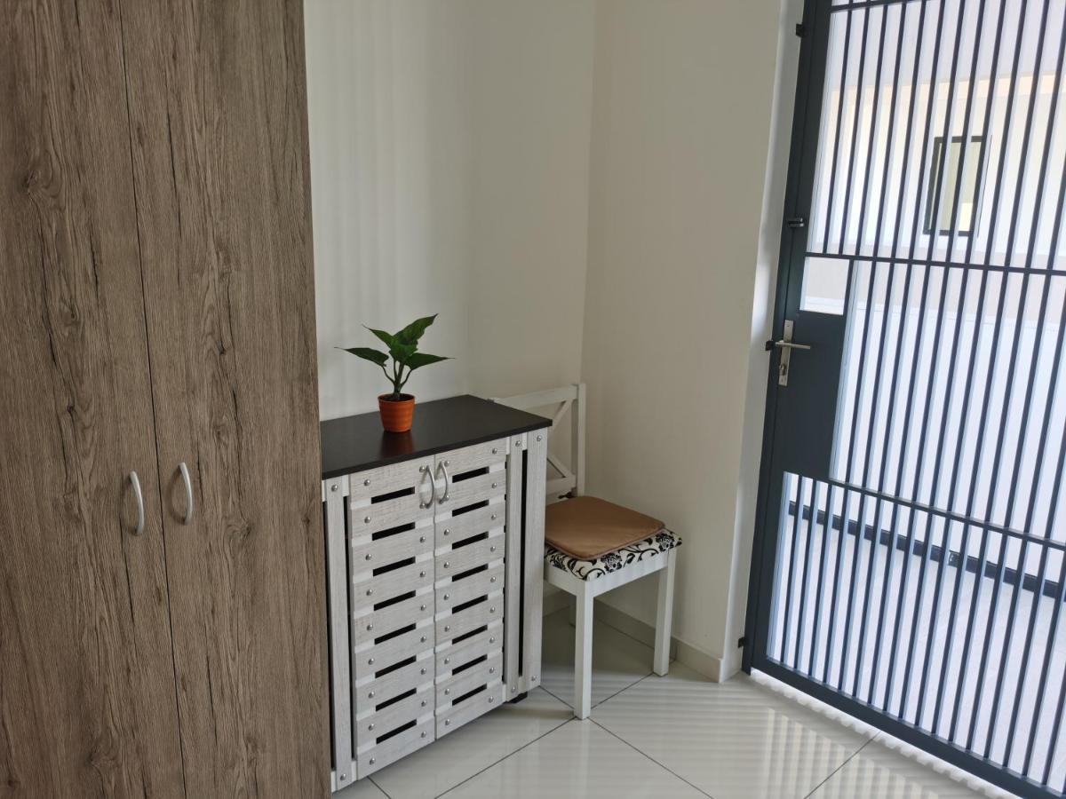 Apartment Beacon Exec Suites# Msg Chair#disney Hotstar George Town